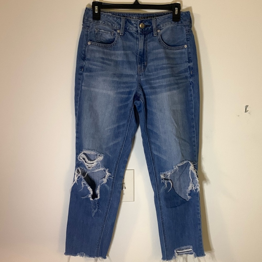 American Eagle High Rise Tomgirl Distressed Jeans! Size 4LONG